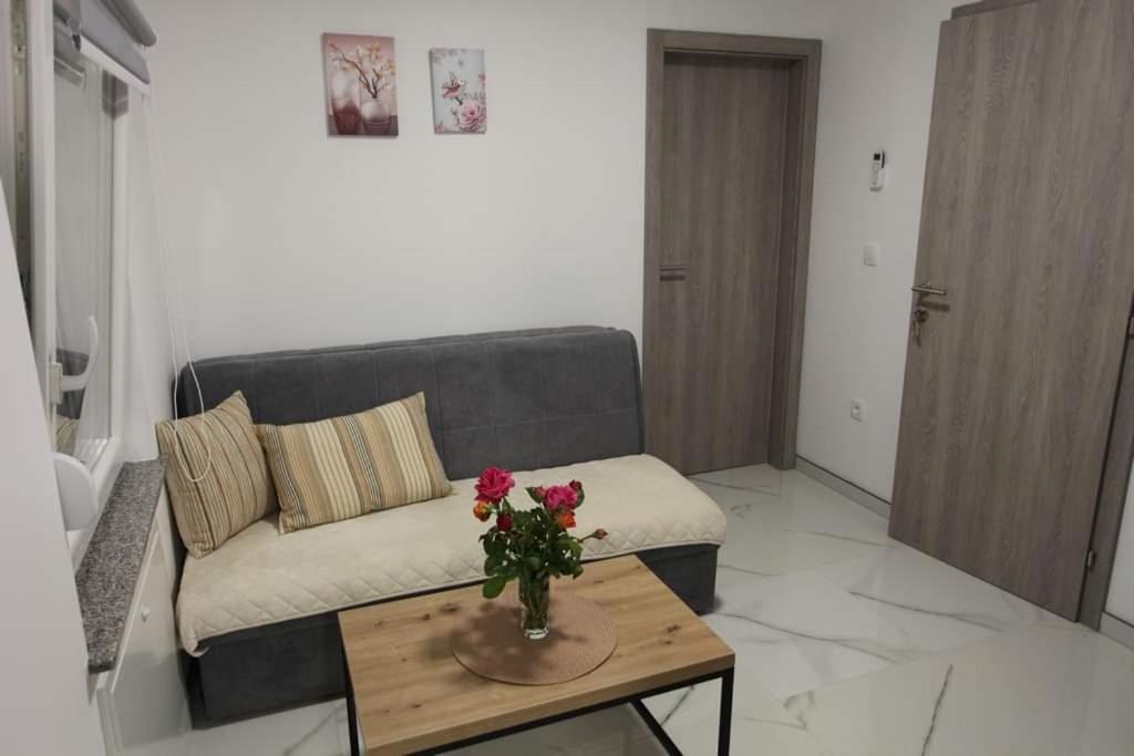 Apartmani Venecia Prozor Ngoại thất bức ảnh